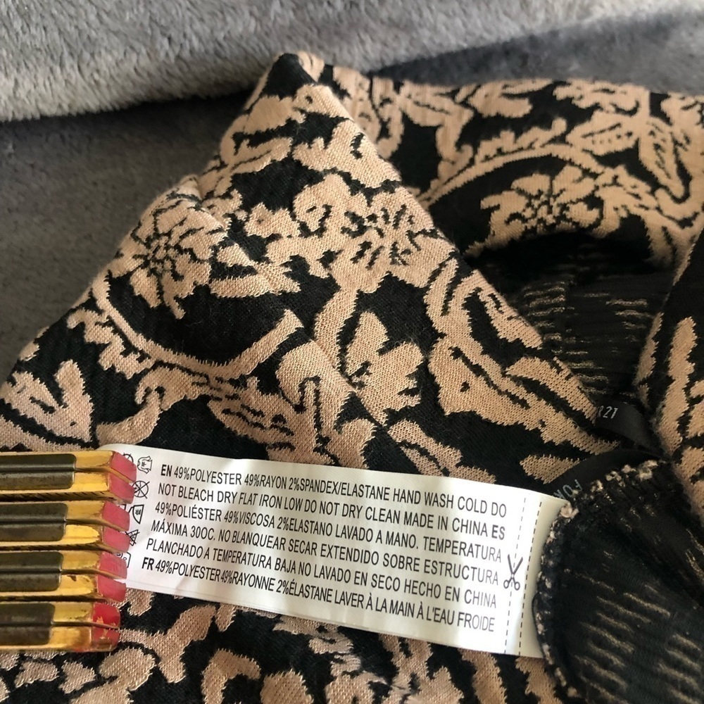 𝅺FOREVER 21 Floral lace print design Brown Black pencil skirt Size large #s1115 - Picture 3 of 7